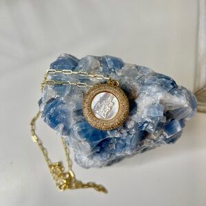 Elegant Gold and White Pendant Necklace